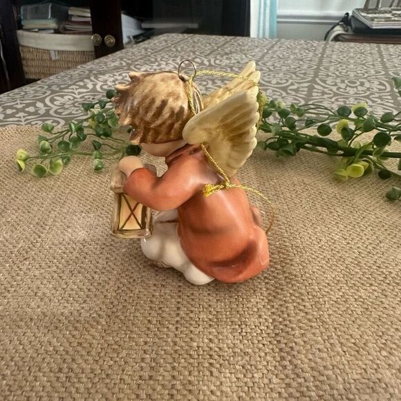 Hummel Goebel Lantern Angel “Angelic Guide" Ornament Figurine 1991 TMK 7 - Picture 4 of 10
